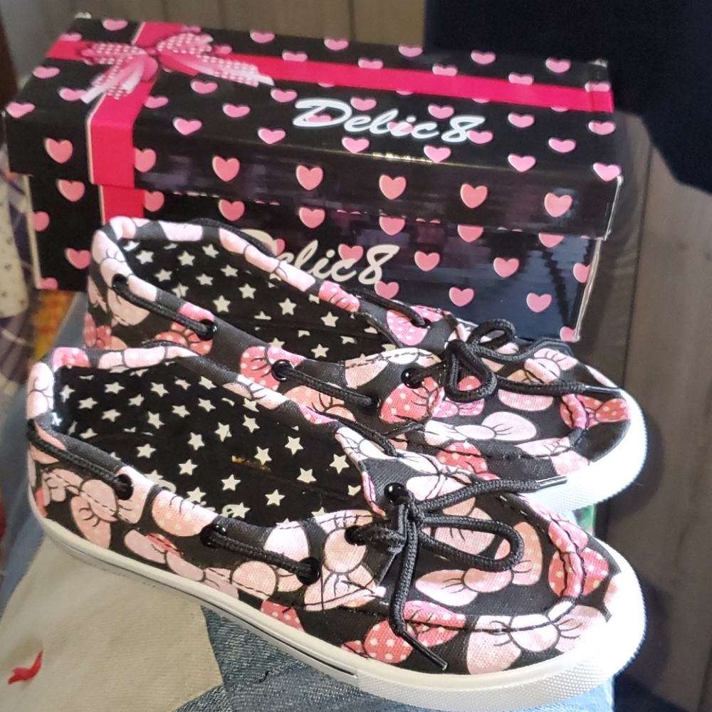 Little  girls  shoe